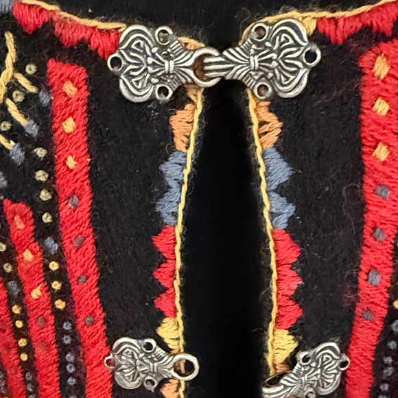 Vrikke Women's Wool Black Sweater with Colorful Embroidery - Picture 5 of 10